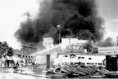 1965-06-28 Dixie trucker home