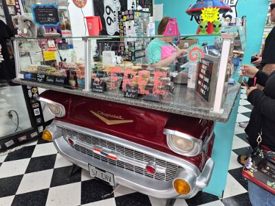 2026-04 Livingston - Pink Elephant antique mall by Lizel Burger (10)