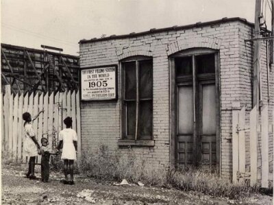 19xx St Louis - 1st filling station
