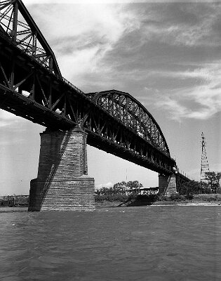 19xx St. Louis - MacArthur bridge (2)