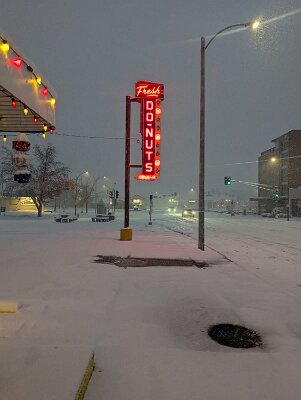 2025-11-29 St Louis - Donut Drive-in by Andrew Dent