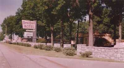 1992-06 Coral Courts by Rob German