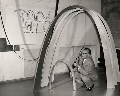 194x The Arch with architect Eero Saarinen