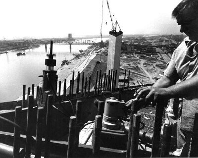 1964 St.Louis - Construction of the Arch