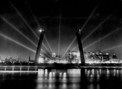 1965 St.Louis - Construction of the Arch