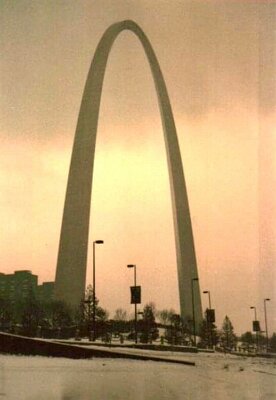 1987-01 St. Louis - Gateway Arch by Chuck Maley