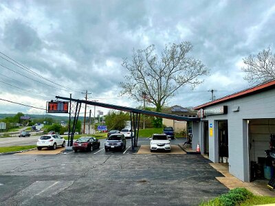 2021-05 Eureka -Former Phillips 66 Gull wing station by Drew Walters