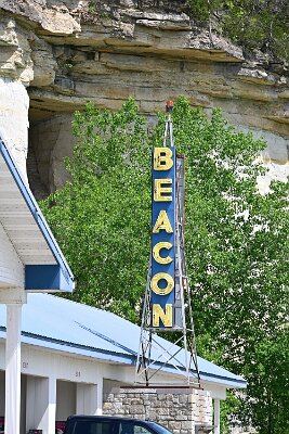2026-04 Pacific - Beacon motel by Dawn Buchanan