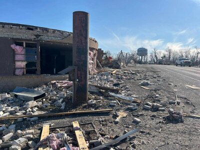 2025-03-15 Diamonds restaurant tornado damage by Joe Sonderman 2