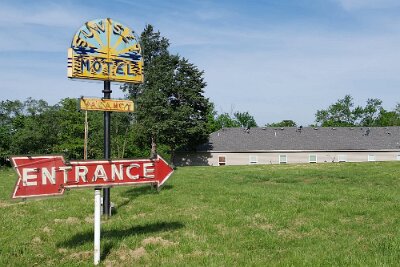 2019-05-17 Sunset motel by Tom Walti