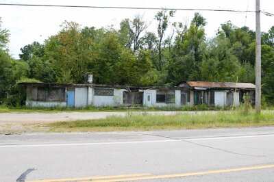 2019-07 Villa Ridge - Zephyr gas and cafe