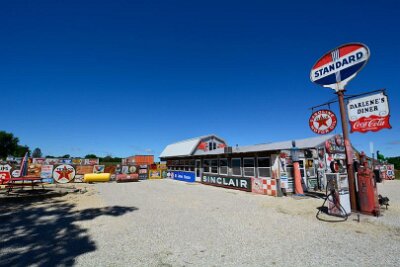 200x Cuba - Bob's Gasoline Alley by Glen Boulier