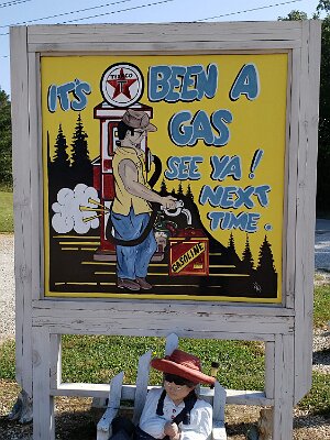 2019 Cuba - Bob's gasoline alley 6