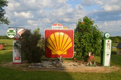2019-05-18 Bob's gasoline alley by Tom Walti 3