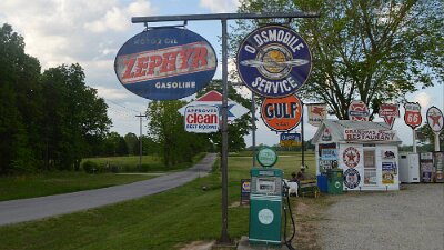 2019-05-18 Bob's gasoline alley by Tom Walti 8