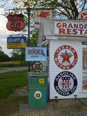2019-05-18 Bob's gasoline alley by Tom Walti 9