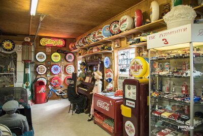 201x Bob's gasoline alley (17)