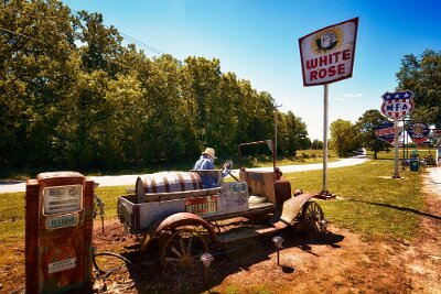 201x Cuba -Bob's Gasoline alley