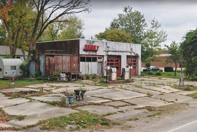 201x St James - 128 E James Blvd, Derby station