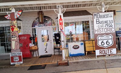 2022-12 - Rolla - Totempole trading post by Jeremy Morris 2