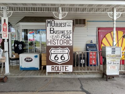 2023-06 Rolla - Totempole trading post by Randy Marco 3