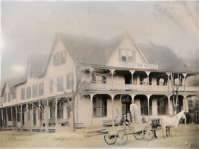 1890 Newburg - Houston House