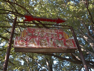 2002-09-30 John's Modern Cabins by Mike Ward 10