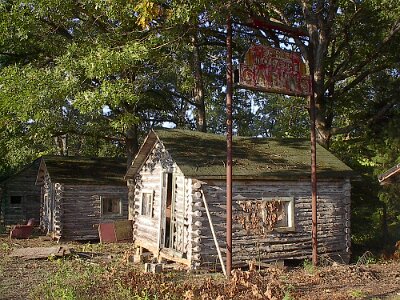 2002-09-30 John's Modern Cabins by Mike Ward 6