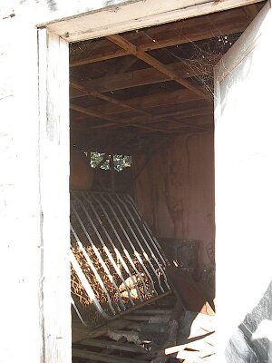 2002-09-30 John's Modern Cabins by Mike Ward 9
