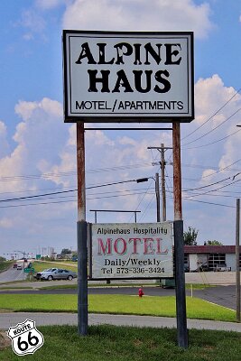 2019-07 St. Robert - Alpine Haus (1)