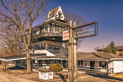 2023 St. Robert - Apline haus by Robbie Green photography