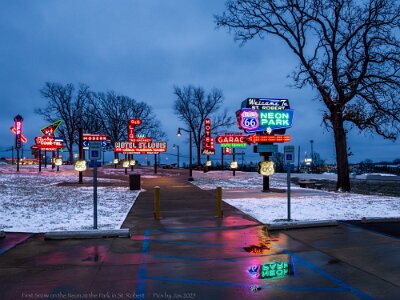 2025-11 St. Robert - Neon park by Jax Welborn 2