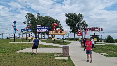 2026-06-21 St Robert - Neon park (14)