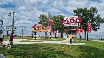 2026-06-21 St Robert - Neon park (3)
