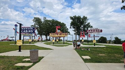 2026-06-21 St Robert - neon park (4)