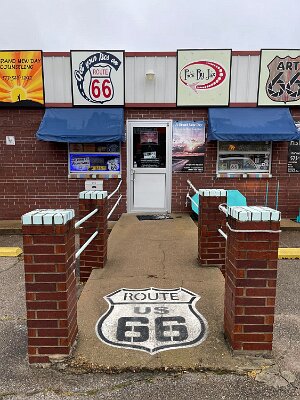 2022-04 Route66 community Art Gallery and Jax Welborn by Wolfgang Werz 2