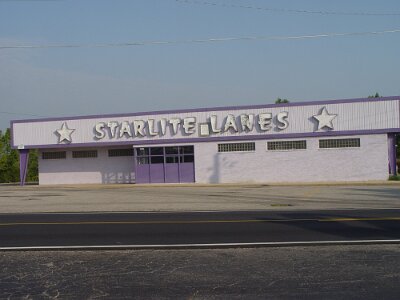 1994 Starlite lanes (opposite Munger Moss motel) by Hans de Vente