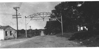 19xx Lebanon - building on theleft is the Cree-Mee ice cream shop