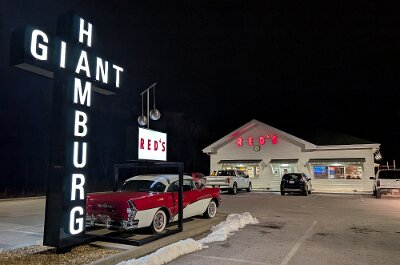 2025-01 Springfield mo - Red's Giant Hamburg by Rhys Martin