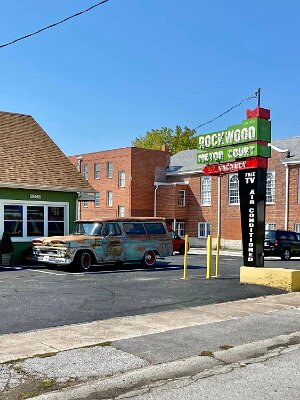 2023-09 Springfield mo - Rockwood motor court by Kimberly Bertel (1)