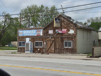 2026-04 Avilla - Bernie's bar and grill by Lizel Burger