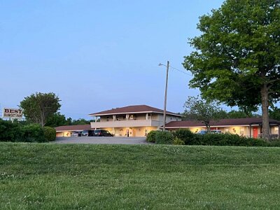 2024-05 Carthage - Best Budget Inn by Jeri Chrysong 1