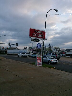 2015-04-07 Boots Court (45)