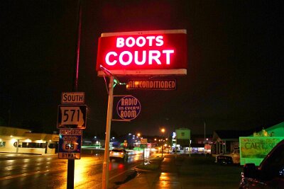 2019-04 Boots Court 2