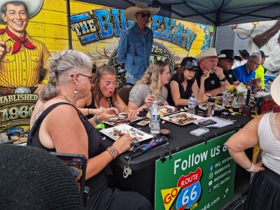 2026-06-19 Joplin - The ladies at the steak challenge (1)