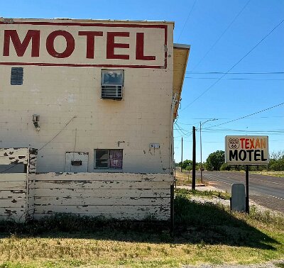 2026-05 Shamrock - Texan motel by Glen Claypool 2