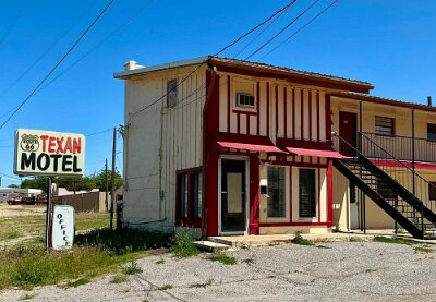 2026-05 Shamrock - Texan motel by Glen Claypool 3