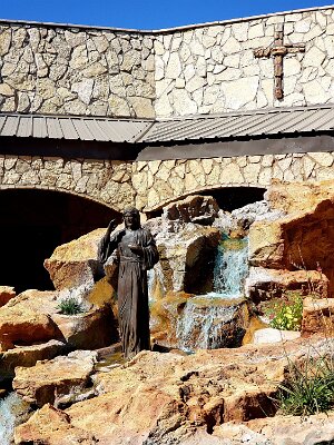 2019-10-14 Groom - Large cross park