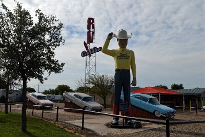 2019-06-02 Amarillo - Cadillac RV park by Tom Walti