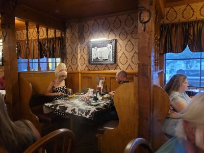 2026-06-15 Amarillo - Dinner in the Big Texan (17)